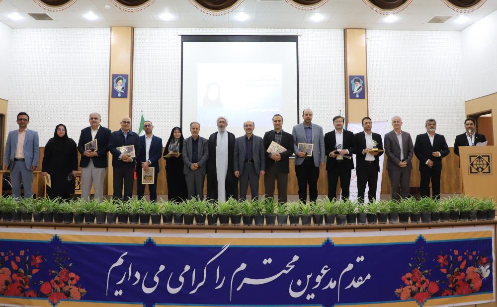 مراسم گرامیداشت روز معلم در دانشگاه / تجلیل از استادان نمونه آموزشی