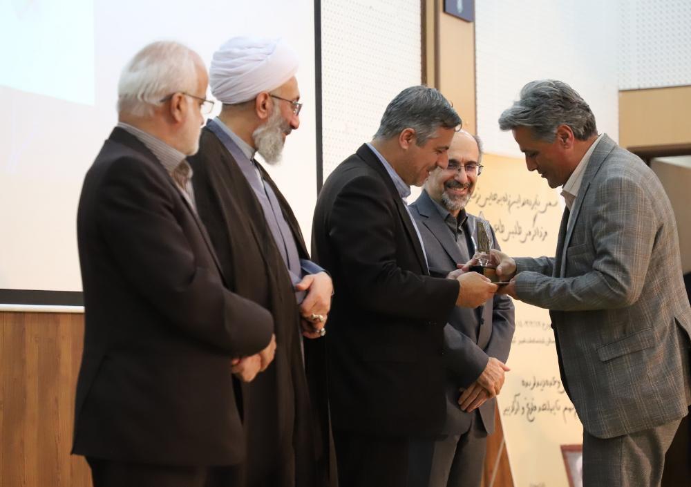 مراسم گرامیداشت روز معلم و تجلیل از استادان نمونه آموزشی دانشگاه