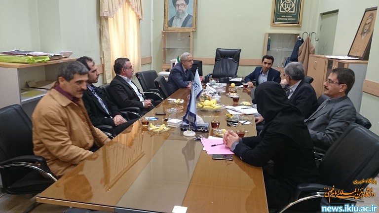 نشست رئیس دانشکده علوم اجتماعی با اعضای هیات علمی گروه مدیریت