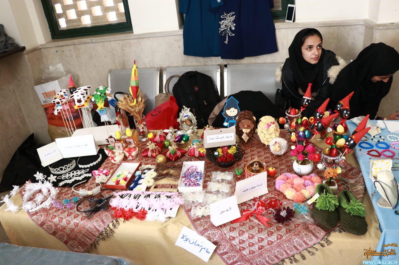 برپایی نمایشگاه آثار و دستاوردهای دانشجویی در دانشگاه