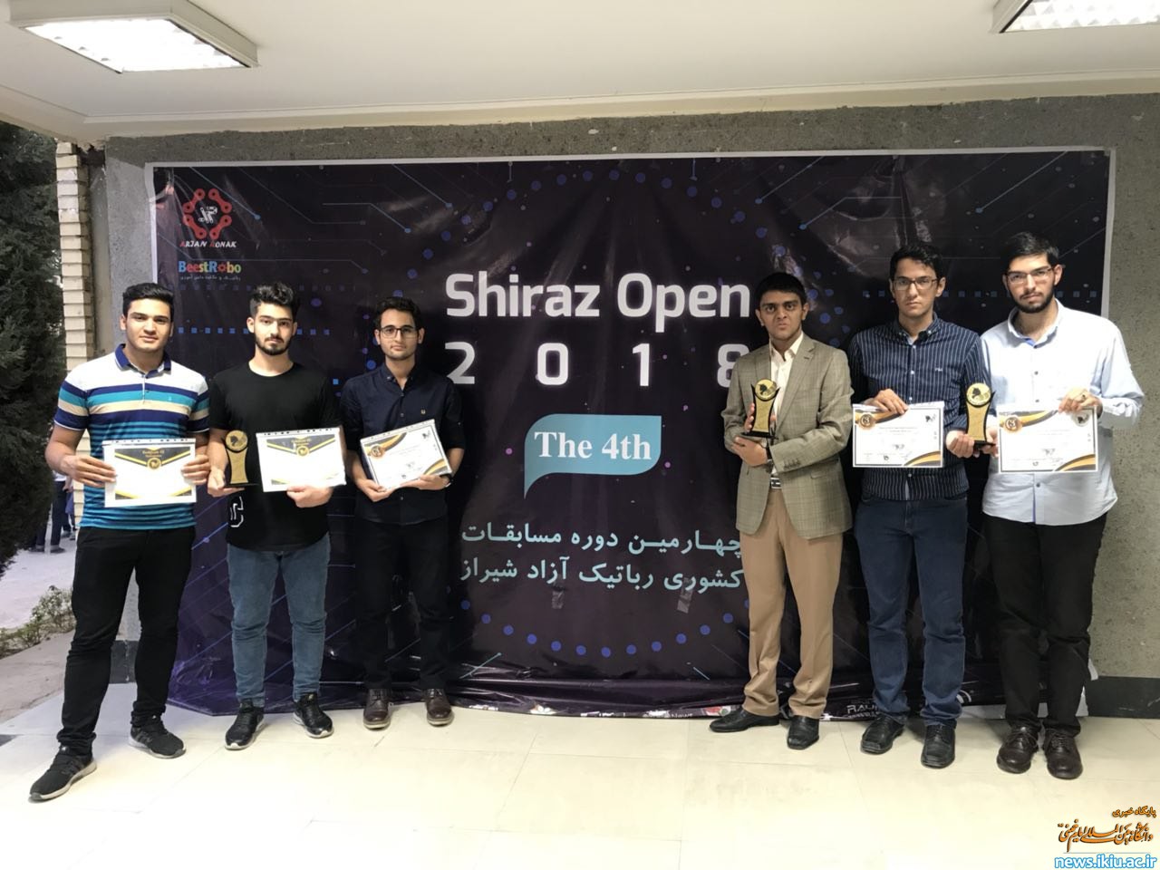 کسب عنوان قهرمانی لیگ اختراعات در چهارمین دوره مسابقات کشوری رباتیک آزاد شیراز