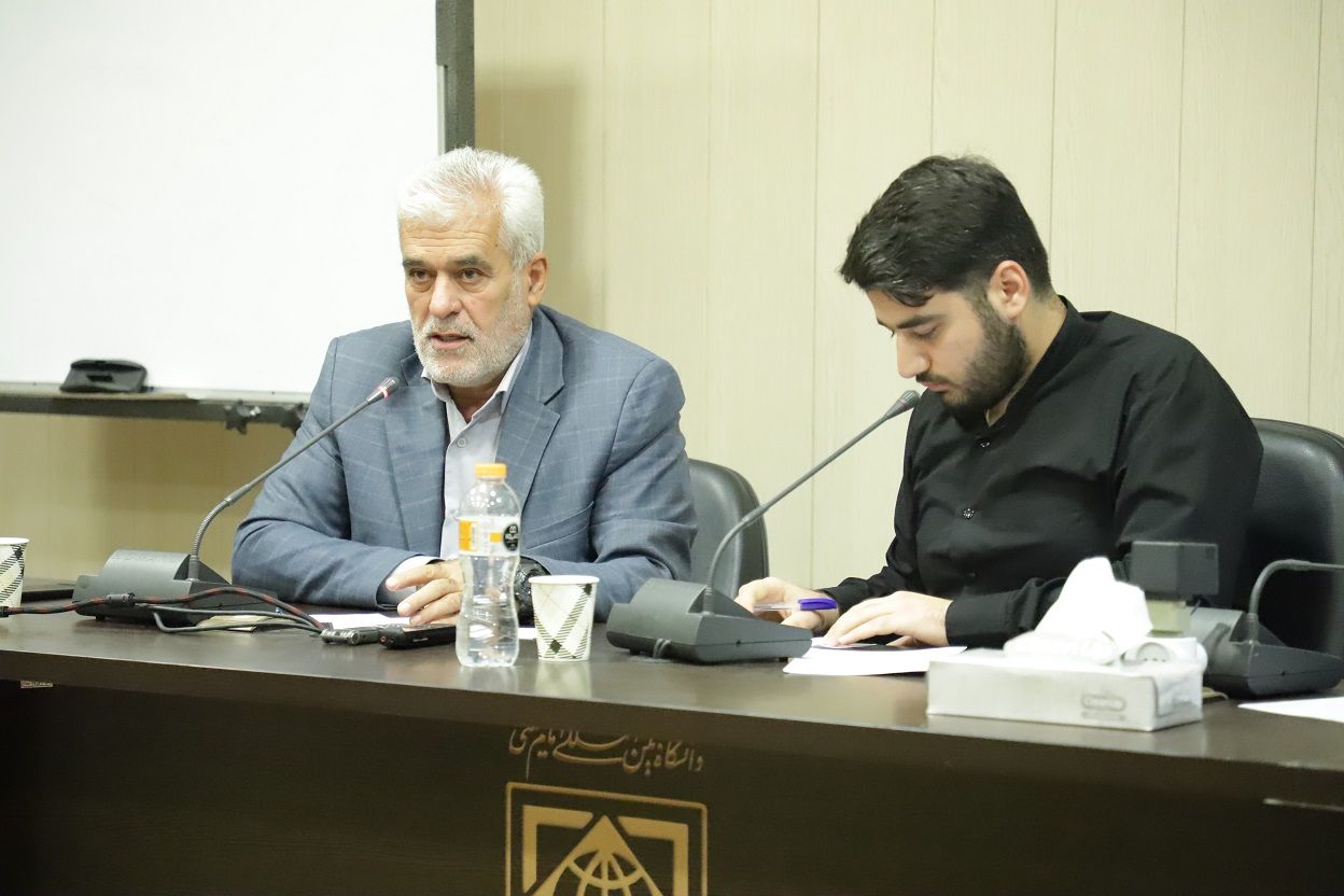 پرسش و پاسخ دانشجویی با حضور شهردار و رئیس شورای شهر قزوین برگزار شد